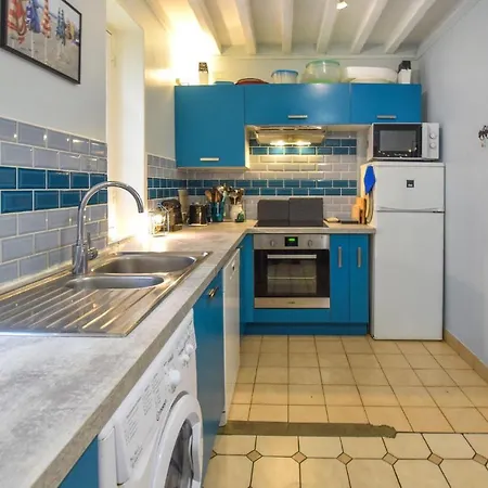 Дом отдыха Lovely In With Kitchen *